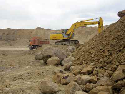 Earthworks of Darre Aloo lead extraction complex in Kerman city