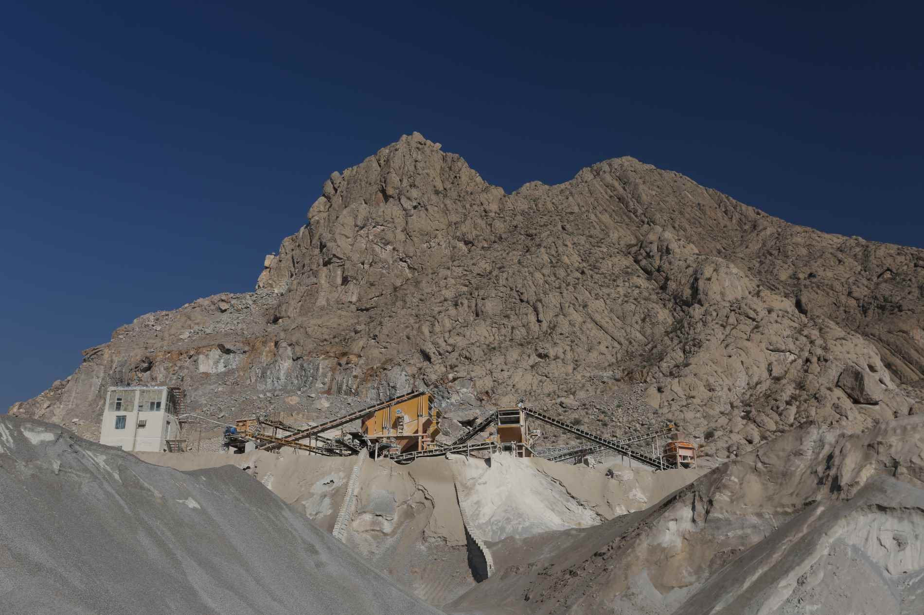 Howzak Quarry   (West of Tehran - Abyek)